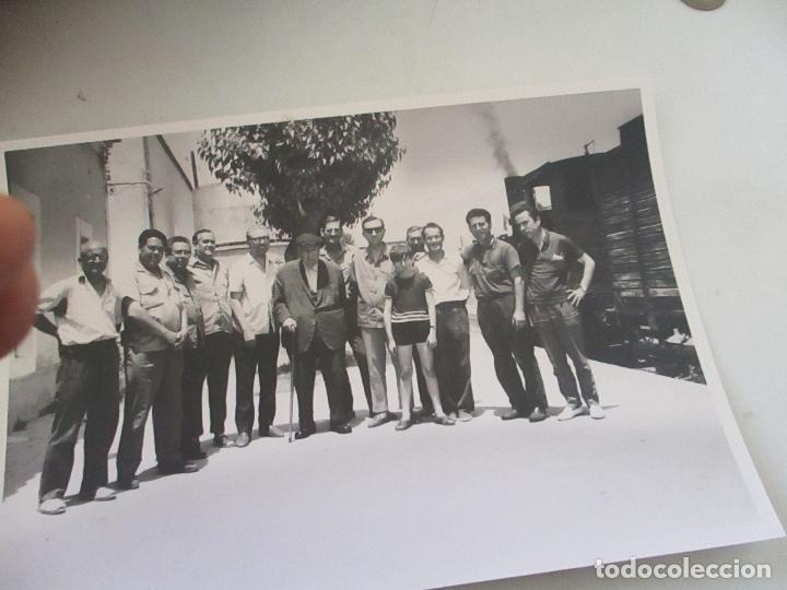 Fotografia antica: FOTOGRAF&Iacute;A DE FERROVIARIOS.- MIDE 16.5 X 23.5 CM.-S/F
