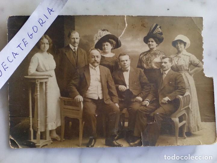 Antique Photography: antigua fotografia en grupo escrita