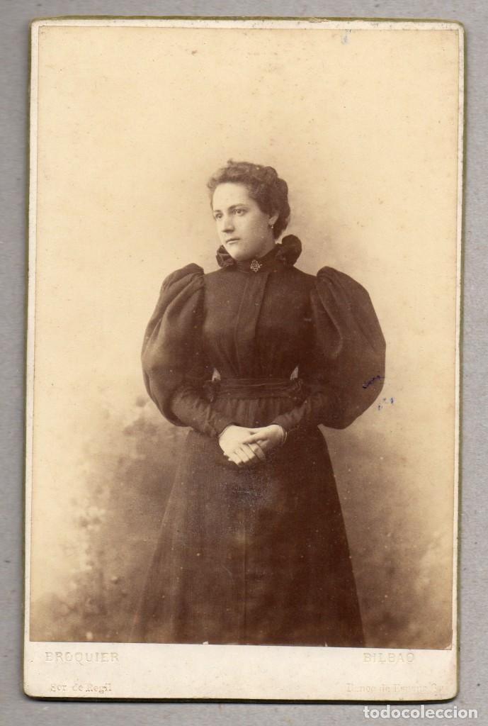 Fotograf&iacute;a antigua: FOTOGRAFIA ANTIGUA DE SE&Ntilde;ORITA.CON FOTOGRAFO, BROQUIER - BILBAO.- ALBUMINA-2085