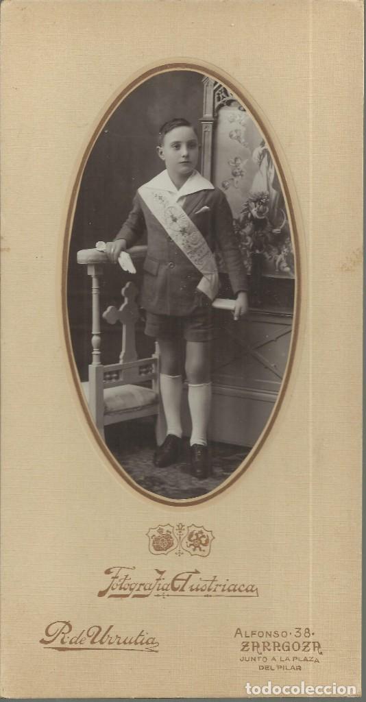 Fotograf&iacute;a antigua: Presentaci&oacute;n primera comuni&oacute;n, Fotografia la Austriaca, c. 1920.Medidas 24 por 12,5 cm.