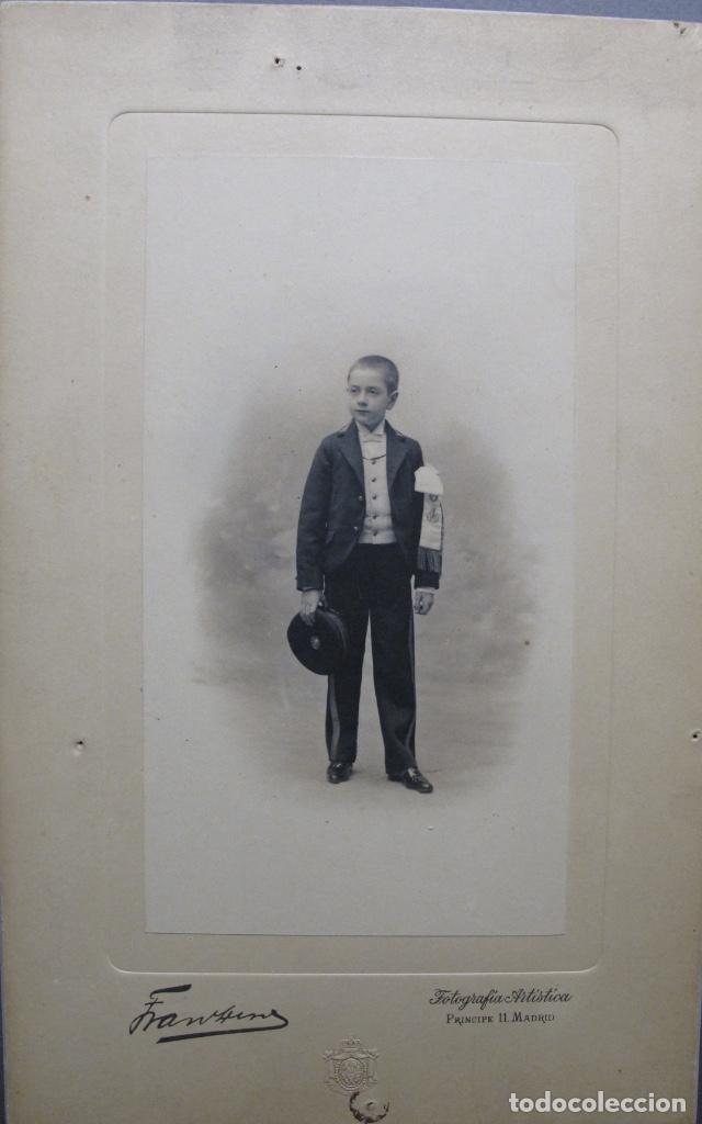 Antique Photography: Ni&ntilde;o de comuni&oacute;n retratado por Christian Franzen