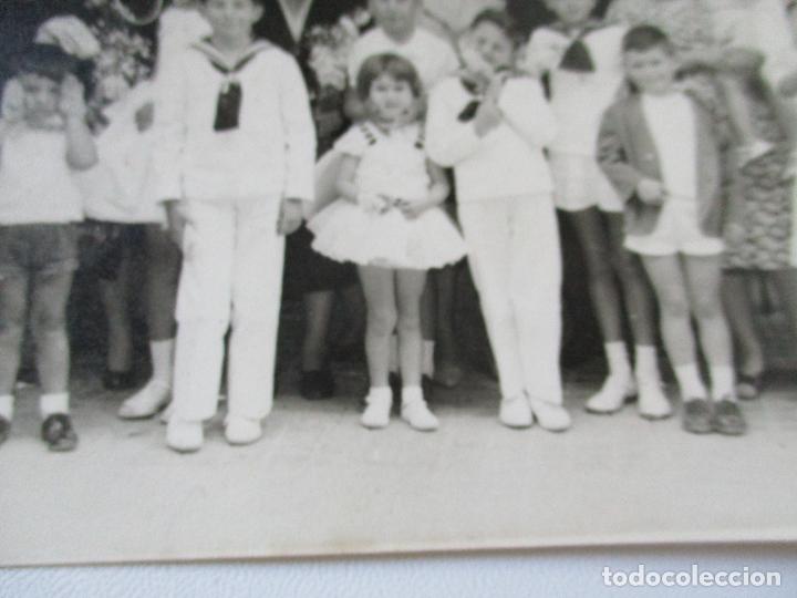 antigua fotografía de: niños vestidos de primer - Comprar Fotografía  antigua Albúmina en todocoleccion - 130024595