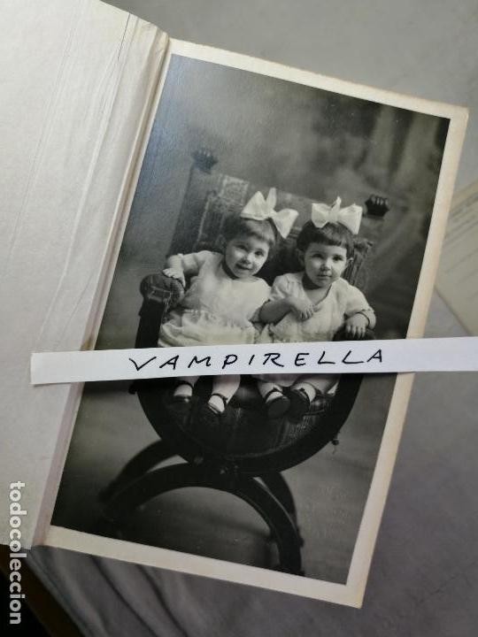 Fotografia antiga: FOTOGRAFIA ESTUDIO NI&Ntilde;AS .GEMELOS. TARJETA POSTAL CON CUBIERTAS . FOT .ERNEST.BARCELONA