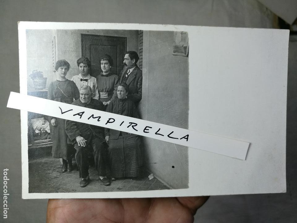 Antique Photography: FOTOGRAFIA ARTISTICO FAMILIAR POSADO-TARJETA POSTAL..SIN MARCAJE FOTOGRAFO