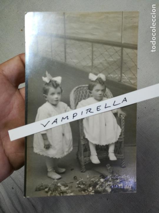 Fotografia antica: FOTOGRAFIA ESTUDIO NI&Ntilde;AS .GEMELOS. TARJETA POSTAL  . FOT .M.SENDRA MASNOU-BARCELONA