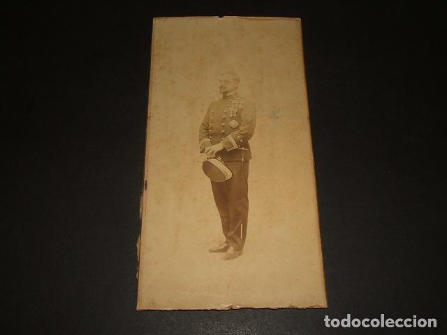 Fotografia antica: RETRATO DE MILITAR CAPITAN CONDECORADO SIGLO XIX SOBRE CARTON
