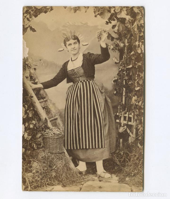 Antique Photography: TIPOS DE SUIZA O AUSTRIA, FOTO VER REVERSO, XIX 8,5X13 CM.