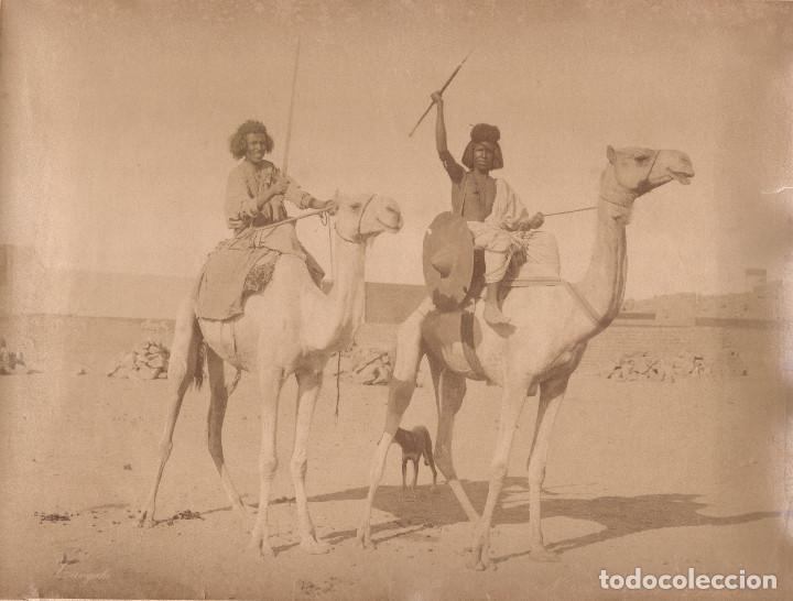 Antique Photography: EGIPTO, DOS PERSONAJES A CAMELLO , FOTO: ZANGAKI. 28X21 CM.