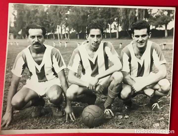 Fotograf&iacute;a antigua: Fotograf&iacute;a futbolistas emigrantes de Panes (Asturias) - Partido de f&uacute;tbol en Chile - A&ntilde;o 1949