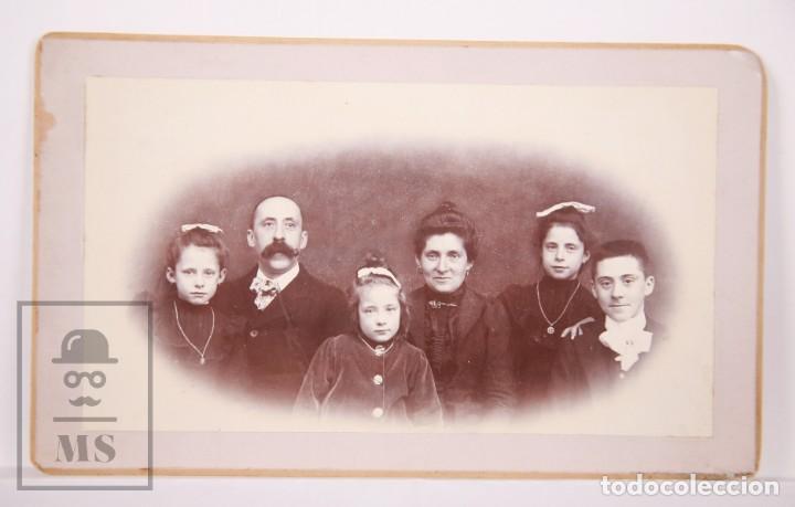 Fotograf&iacute;a antigua: Antigua Fotograf&iacute;a - Retrato de Familia Mas y Casanovas - Principios S. XX - Medidas 20 x 12 cm