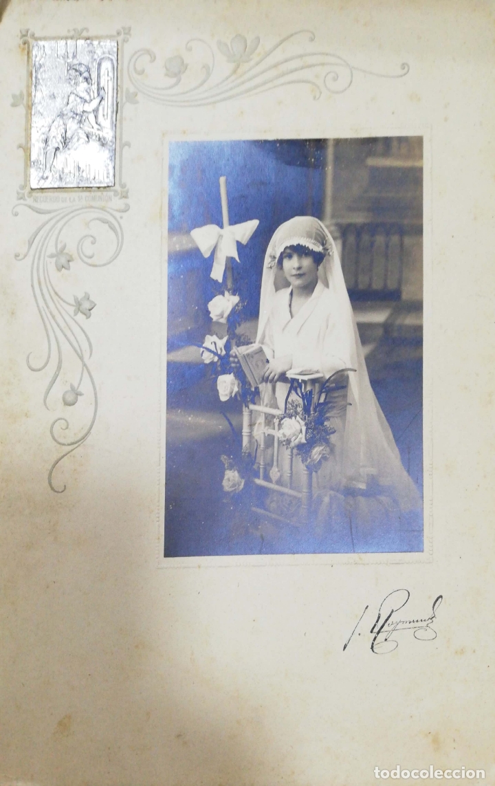 Fotografia antiga: FOTOGRAFIA ANTIGUA. UNA NI&Ntilde;A VESTIDA DE COMUNION. J. RAYMUNDO. MEDIDAS : 15.5 X 10 CM APROX.