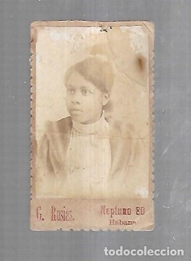 Fotografia antica: ANTIGUA FOTOGRAFIA DE ESTUDIO DE UNA JOVEN CUBANA. FOTO G.RUSIAS, HABANA. 6 X 11CM.