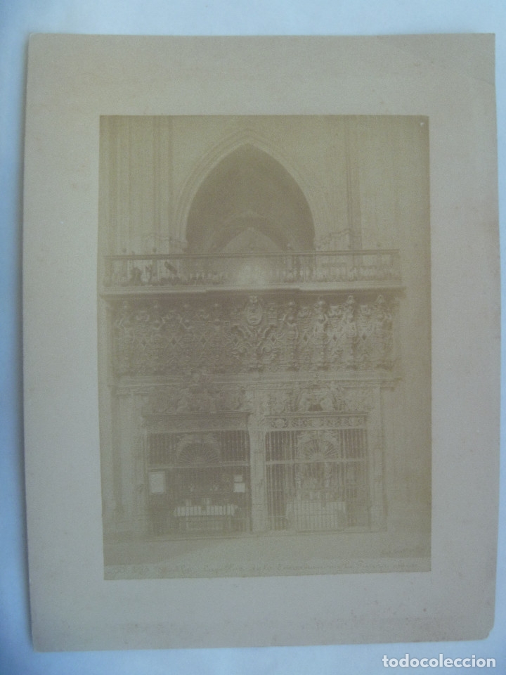 Fotografia antiga: FOTO DE LA CATEDRAL DE SEVILLA: CAPILLAS DE LA ENCARNACION Y LA PUREZA. SIGLO XIX .. 24 X 32 CM