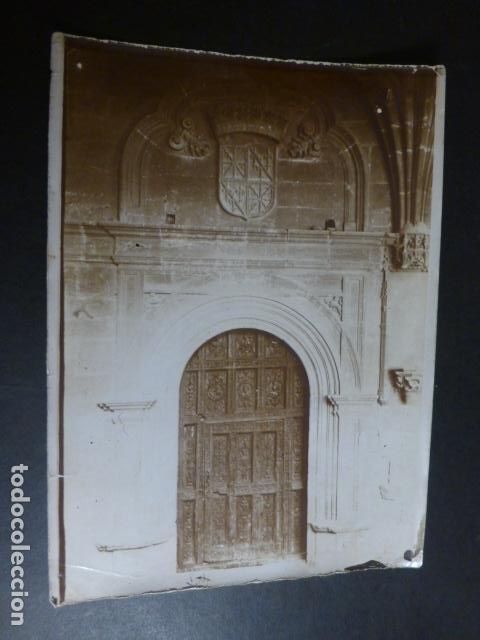 Fotografia antiga: SANTA MARIA LA REAL DE NAJERA LA RIOJA PUERTA ALBUMINA SIGLO XIX 12,5 X 18 CMTS