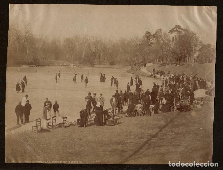 Fotografia antica: BOIS DE BOULOGNE - PATINAJE SOBRE EL LAGO, X PHOT. 1890 APROX. 21X27 CM.