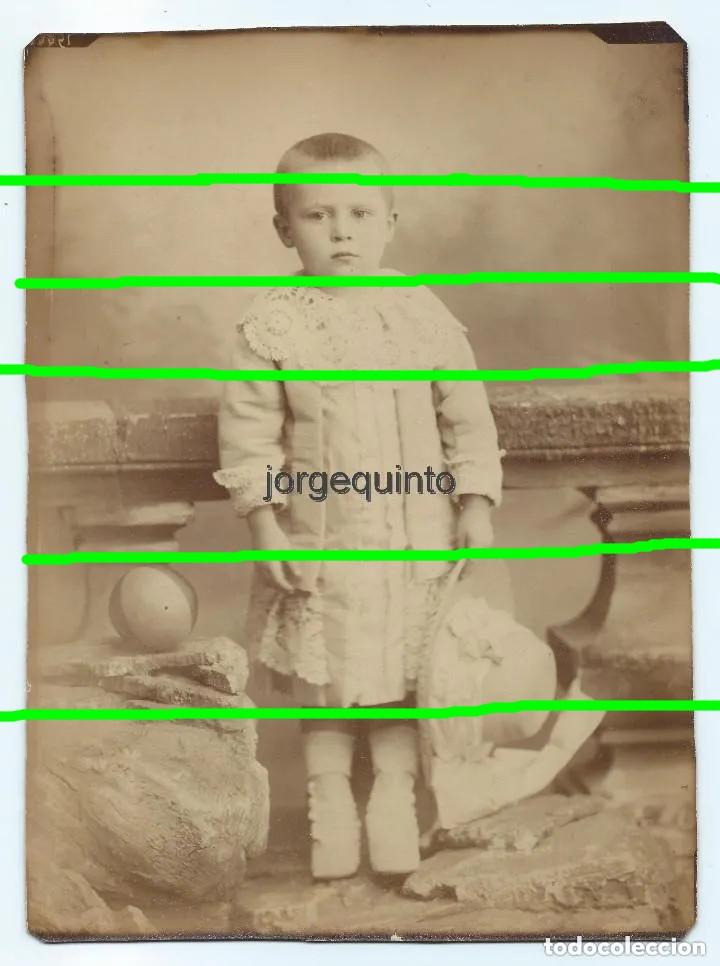 Fotograf&iacute;a antigua: EL PEQUE&Ntilde;O GEORGE, A LA EDAD DE 3 A&Ntilde;OS Y MEDIO, FOTOGRAFIADO CON SU PELOTA. FRANCIA, 24 AGOSTO 1881.