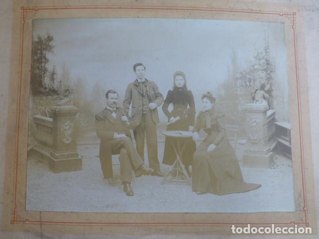 Fotograf&iacute;a antigua: RETRATO FAMILIAR HACIA 1895 ALBUMINA 16,5 X 22 CMTS