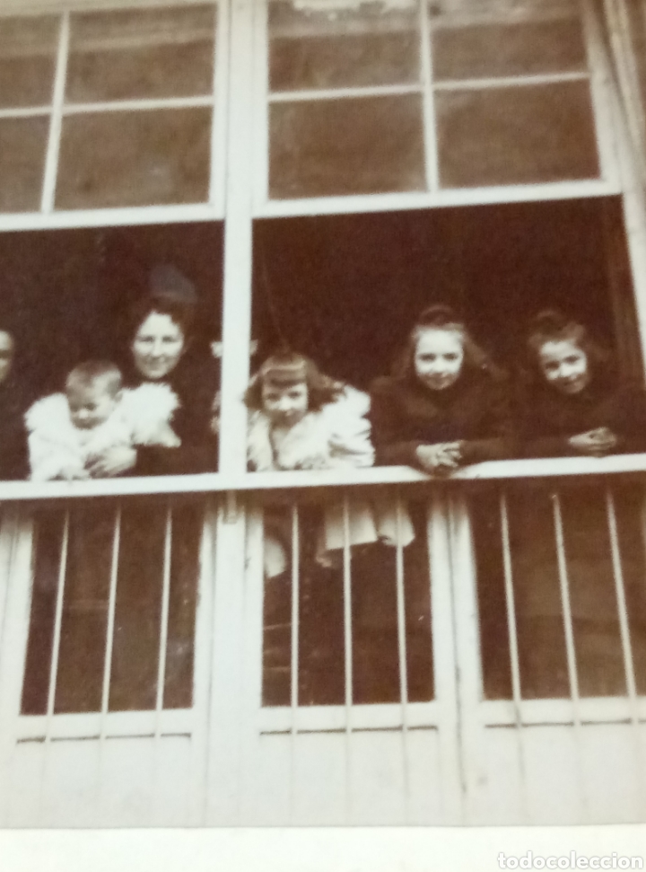 Fotograf&iacute;a antigua: Fotograf&iacute;a en la ventana s XIX