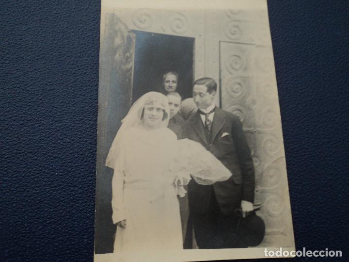 Antique Photography: antigua tarjeta postal  novios saliendo la iglesia