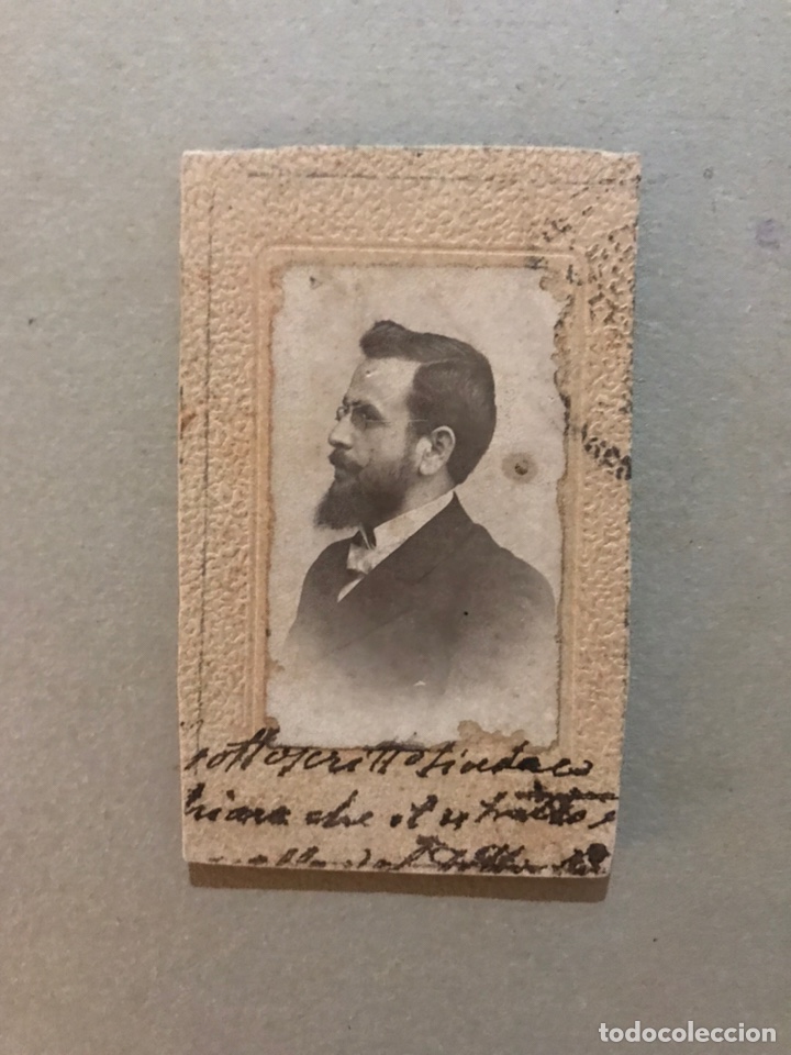 Fotografia antica: N&Aacute;POLES. Fotograf&iacute;a antigua, Joven con anteojos y barba. Fot&oacute;grafo: FELIPPO FIORILLO (h.1900?)