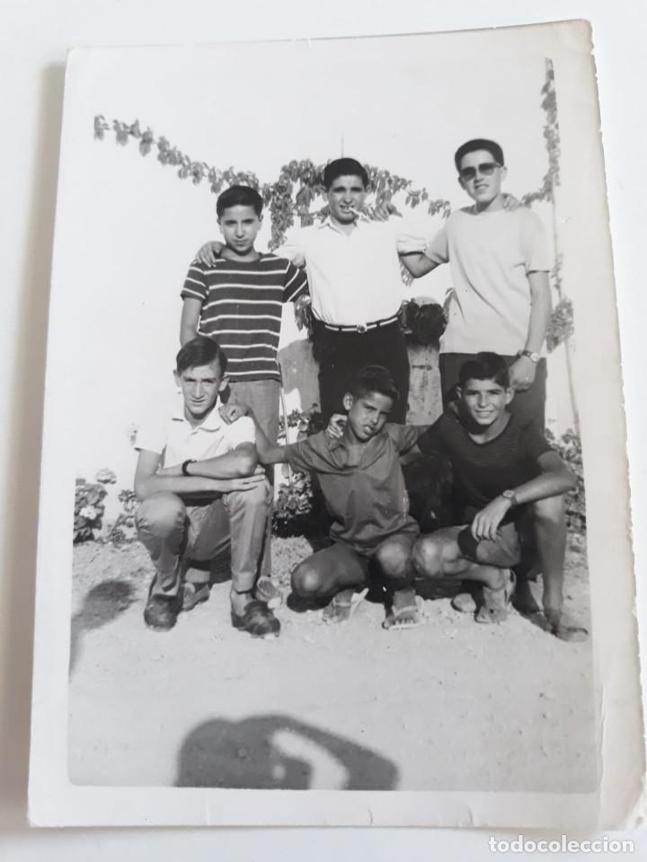 Fotografia antiga: Grupo de adolescentes