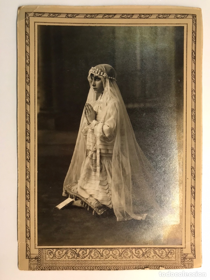 Antique Photography: FOTOGRAF&Iacute;A ANTIGUA. Recibiendo a Jesus..., Ni&ntilde;a de Primera Comunion (h.1930?)
