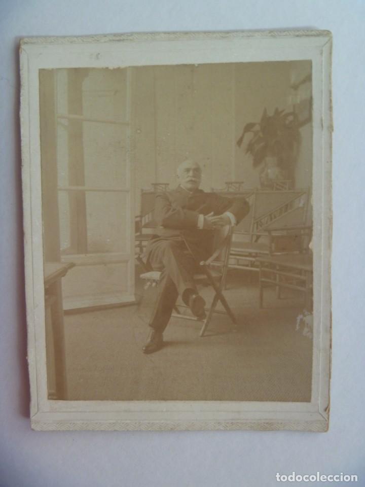 Fotograf&iacute;a antigua: FOTO DE SE&Ntilde;OR CON BIGOTE SENTADO EN INTERIOR , SIGLO XIX
