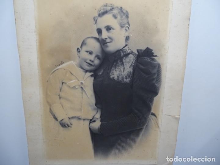 Fotograf&iacute;a antigua: Antigua fotograf&iacute;a retocada.ni&ntilde;o y madre.fot&oacute;grafo torres, Tarragona.siglo xix.