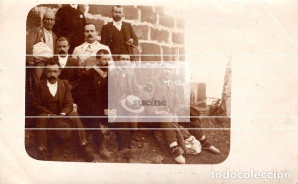 Antique Photography: FOTOGRAFIA ORIGINAL DE GRUPO JOVENES EN LA CRUZ DEL BARTOLO DESIERTO DE LAS PALMAS BENICASSIM