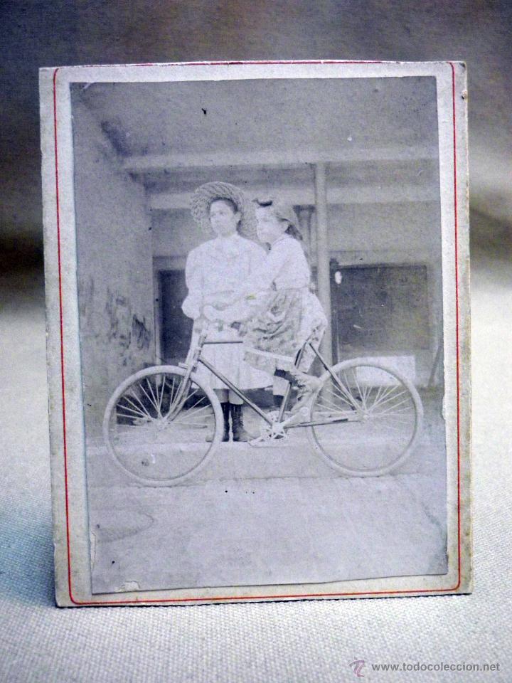 Fotograf&iacute;a antigua: FOTOGRAFIA ANTIGUA , ALBUMINA, CDV, MUJER Y NI&Ntilde;A EN BICICLETA, CARTE DE VISITE