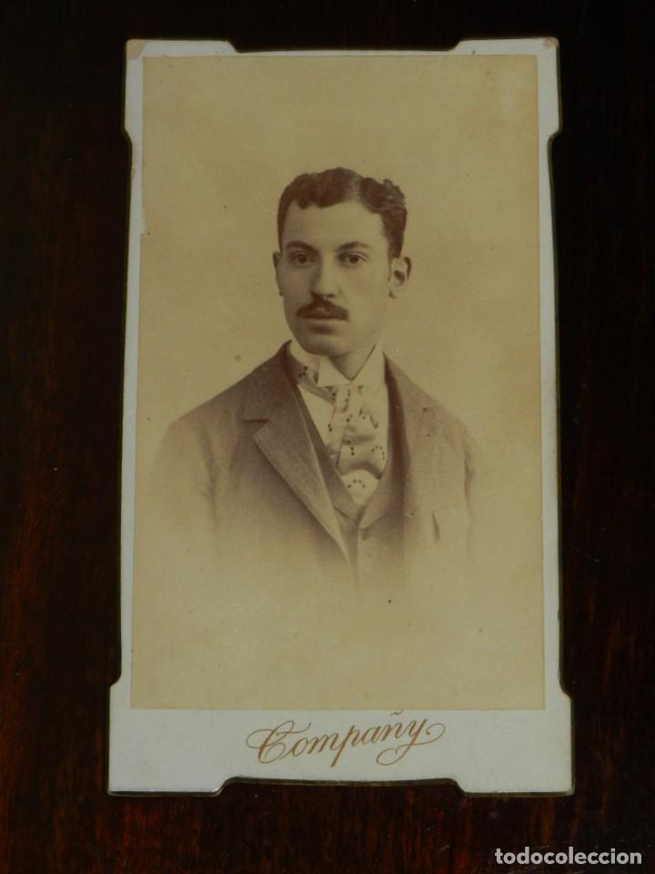 Photographie ancienne: FOTOGRAFIA ALBUMINA TIPO CDV, CABALLERO, FOTO COMPA&Ntilde;Y, MIDE 10,5 X 6 CMS. APROX.