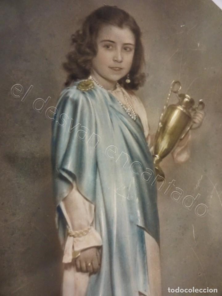 Fotograf&iacute;a antigua: Antigua foto art&iacute;stica ovalada. Iluminada a mano. 29 x 24 ctms