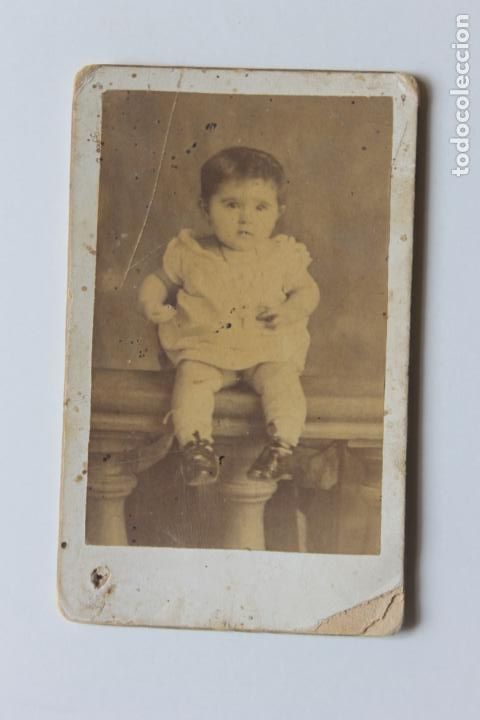 Fotografia antiga: FOTOGRAFIA NI&Ntilde;A SOBRE BALUSTRADA, 1915, VELEZ BLANCO