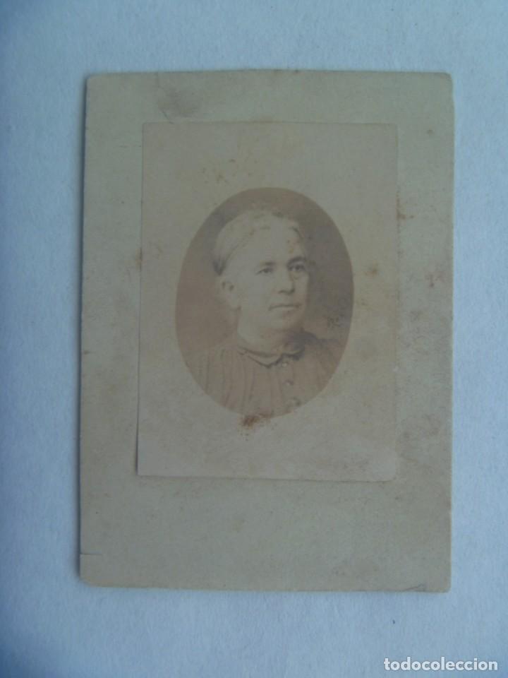 Alte Fotografie: PEQUE&Ntilde;A FOTO DE ESTUDIO DE SE&Ntilde;ORA DEL SIGLO XIX . DE FOTOGRAFIA DE LA ALFALFA, SEVILLA