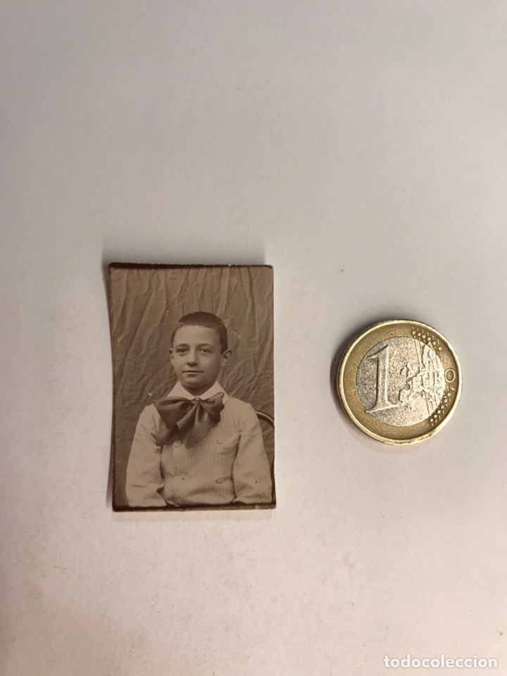 Photographie ancienne: ALBUMINA. Ni&ntilde;o con gran lazo al cuello (h.1900?)