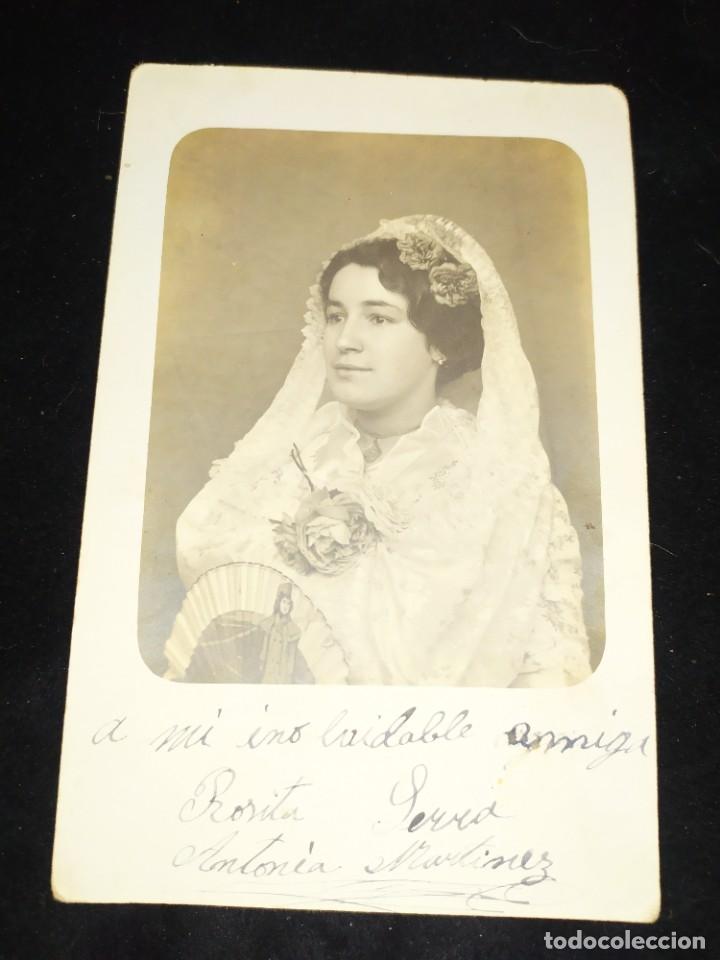Fotograf&iacute;a antigua: ANTIGUA FOTOGRAF&Iacute;A CHICA MUJER VALENCIANA?ABANICO FLOR ONDAS DEDICADA ROSITA SERRA ANTONIA MART&Iacute;NEZ