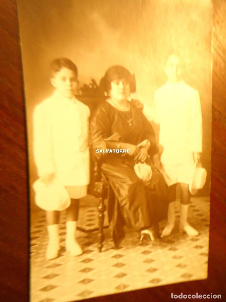 Fotograf&iacute;a antigua: MADRE E HIJOS. FOTOGRAFIA ANTIGUA. CUBA. DEL PINO. SAN MIGUEL. HABANA. DEDICADA. CUBA