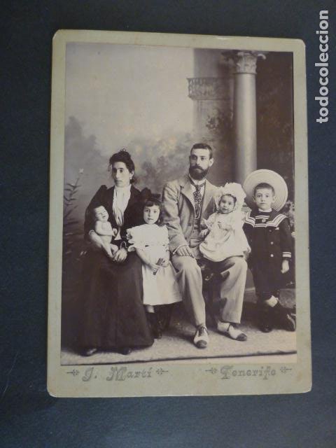 Fotografía antigua: SANTA CRUZ DE TENERIFE RETRATO FAMILIAR HACIA 1900 J. MARTÍ FOTOGRAFO 13 X 18 CMTS - Foto 1 - 247927000
