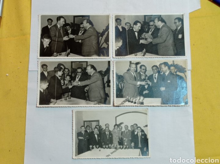 Fotografia antica: ANTIGUAS FOTOS TROFEOS C.F. CADIZ TROQUELADAS
