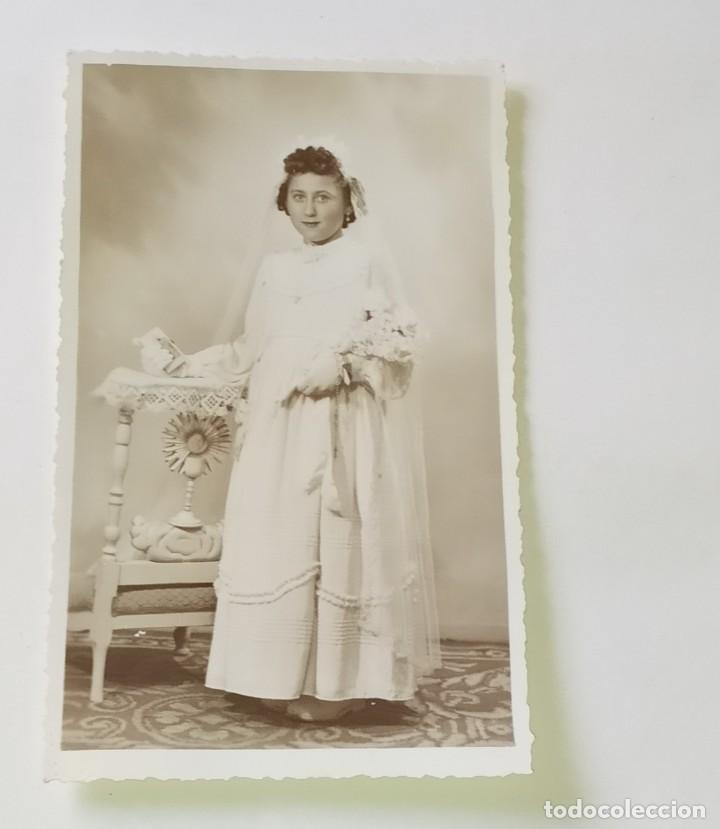 Photographie ancienne: ANTIGUA FOTOGRAF&Iacute;A ESTUDIO CHICA NI&Ntilde;A COMUNI&Oacute;N TRASERA HIJA DE PEPITA PAJARON SIN M&Aacute;S DATOS