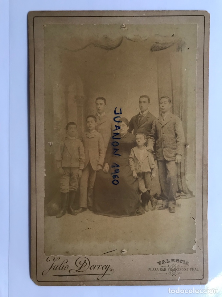 Antique Photography: FOTOGRAF&Iacute;A DERREY, La Espa&ntilde;a de la Monarquia Constitucional, Familia de 6 hijos (h.1900?)