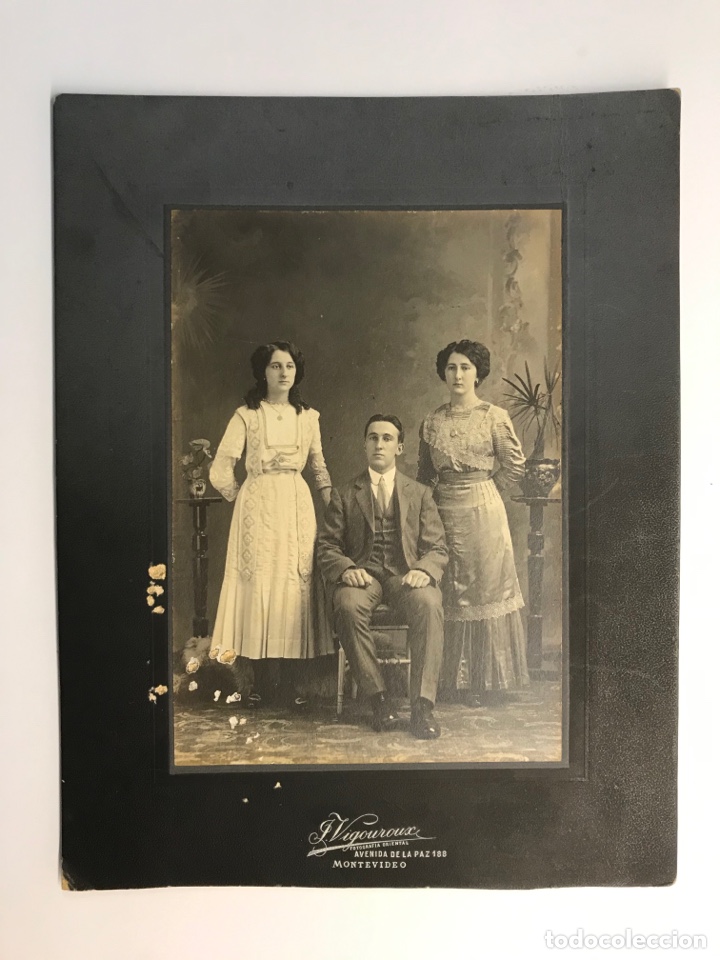 Alte Fotografie: J. VIGOUROUX, fot&oacute;grafo MONTEVIDEO.... Retrato familiar... (h.1920?)
