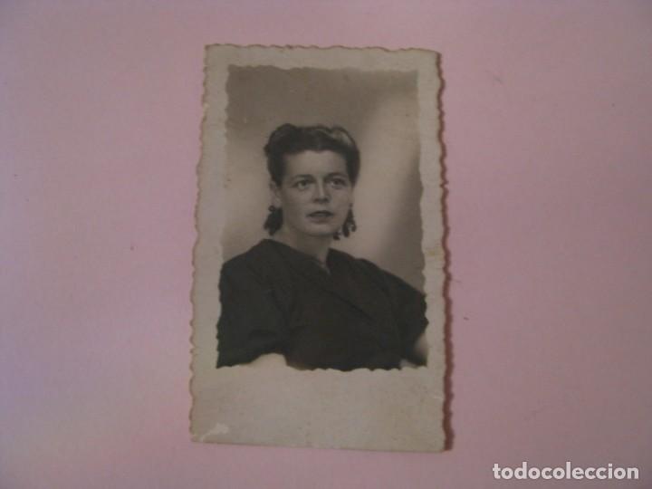 Antique Photography: FOTO DE UNA MUJER. FOTO IRIS, MALAGA. 7,5X4,5 CM.