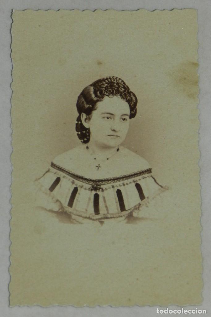 Fotografia antica: FOTOGRAFIA ALBUMINA TIPO CDV DE MUJER SIGLO XIX, FOTO C.D. FREDRICKS, HABANA, CUBA, MIDE 8,5 X 5 CMS