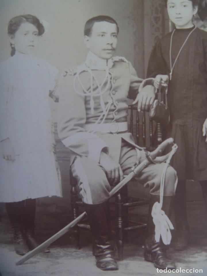 Fotograf&iacute;a antigua: FOTO DE ESTUDIO DE MILITAR DE CABALLERIA , SARGENTO. CON SABLE Y FORRAJERA. SIGLO XIX
