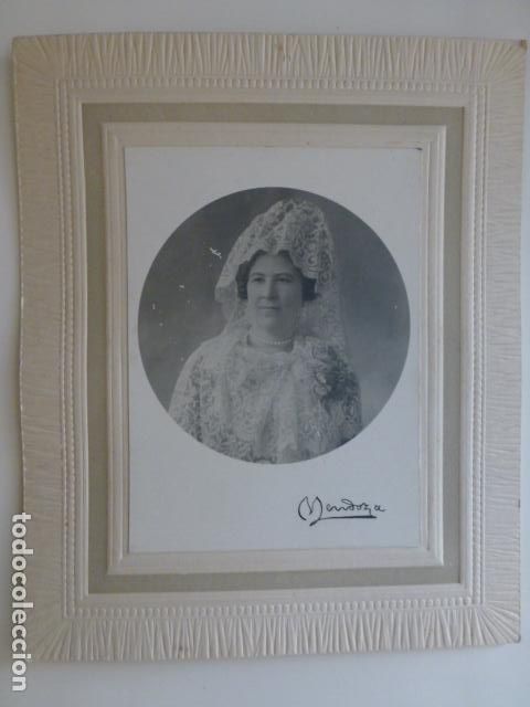Fotografia antica: RETRATO DE ANGELA ANTON GARRIDO CON MANTILLA MENDOZA FOTOGRAFO CORDOBA 15 X 18 CMTS