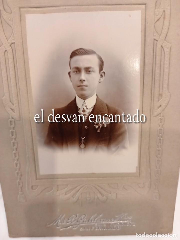 Fotograf&iacute;a antigua: Antigua foto joven gaditano sobre cart&oacute;n con relieve. GALDEANO HNOS. San Fernando. 16 x 11 ctms