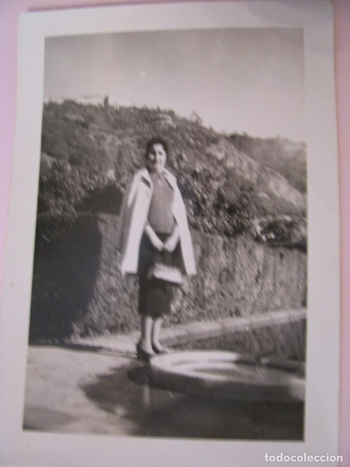 Antique Photography: FOTO DE UNA MUJER. MALAGA, PARQUE DE PEDRO LUIS ALONSO. 10,5X7,5 CM. PAPEL NEGTOR.