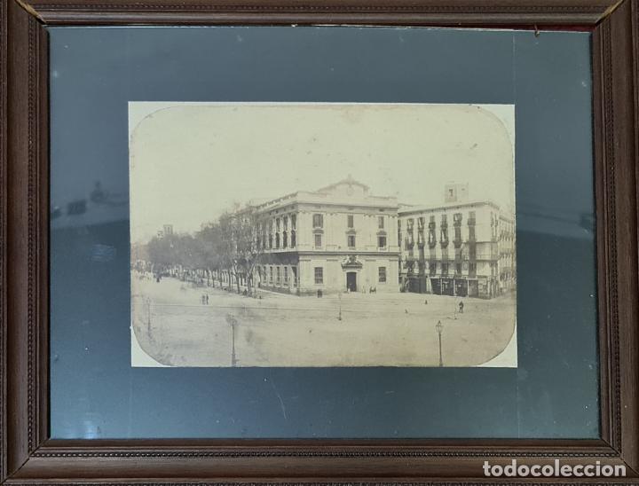Fotograf&iacute;a antigua: VISTA DEL BANCO DEL PASEO COLON. FOTOGRAFIA EN ALBUMINA. MARTI. SIGLO XIX.