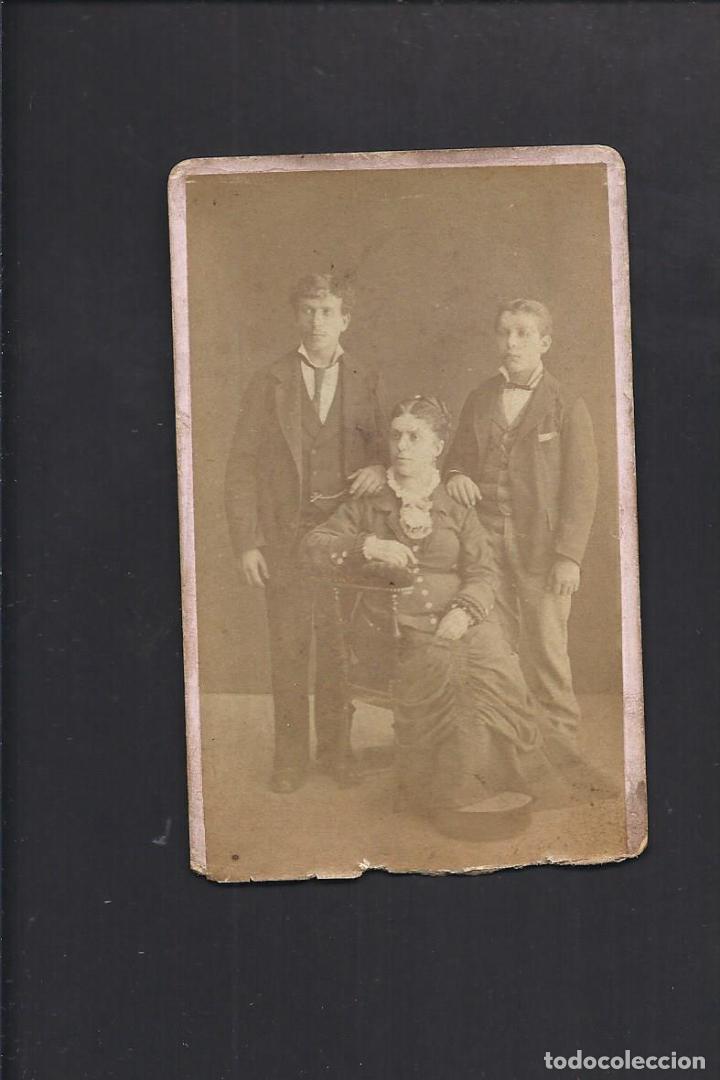 Fotograf&iacute;a antigua: Fotograf&iacute;a antigua madre e hijos. Siglo XIX. 10.5 x 6.2 cm aprox.